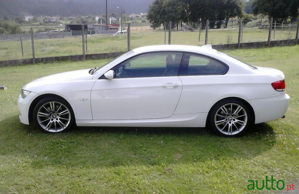 2008' BMW 320 photo #2