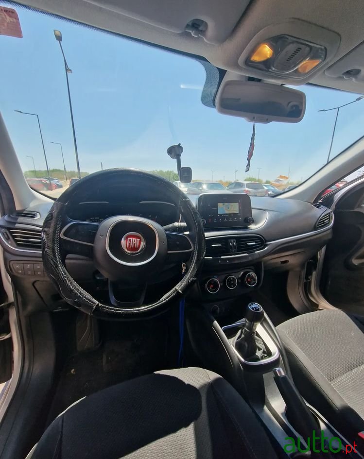 2017' Fiat Tipo Station Wagon photo #3