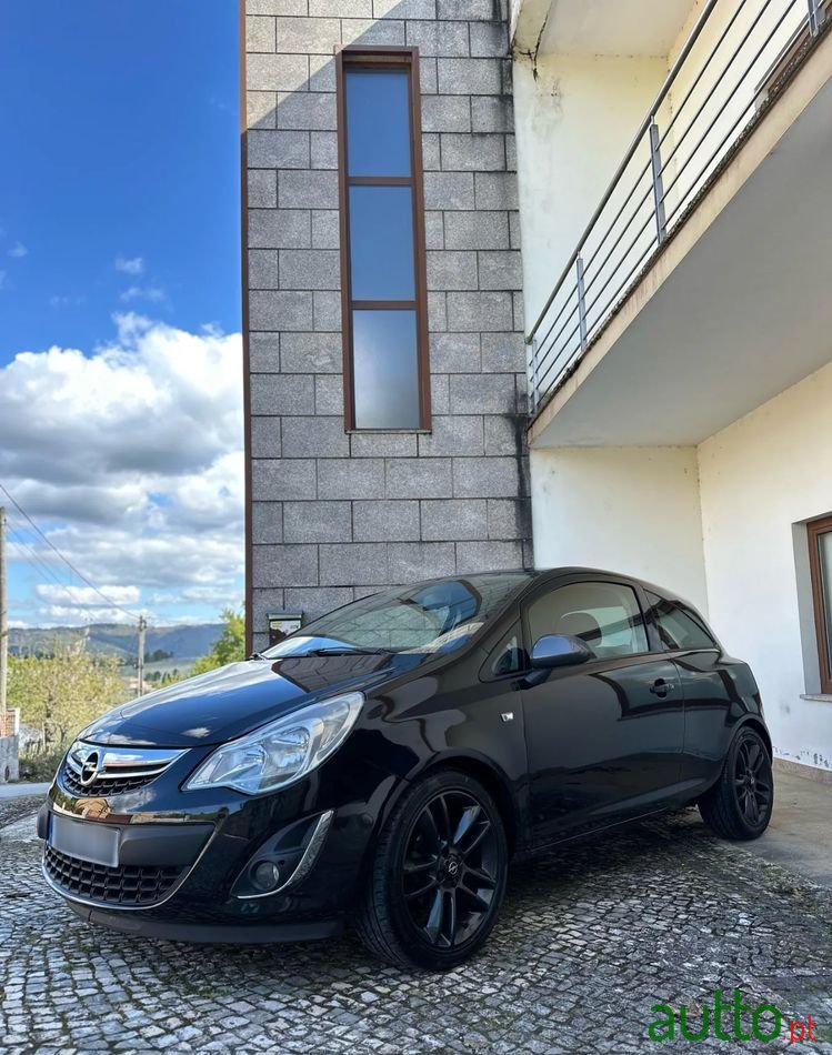 2011' Opel Corsa 1.3 Cdti Black Edition photo #1