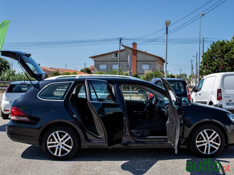 2011' Volkswagen Golf photo #4