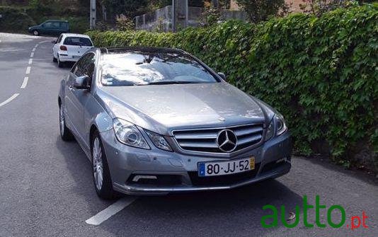 2010' Mercedes-Benz E-250 Cdi Coupé photo #3