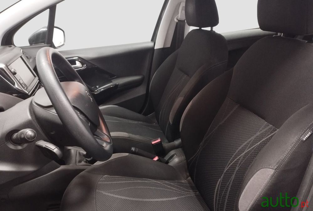 2016' Peugeot 208 photo #5