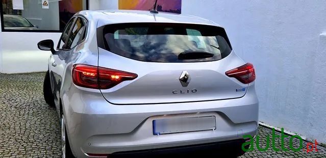2021' Renault Clio photo #5