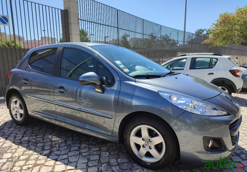 2011' Peugeot 207 Active photo #2