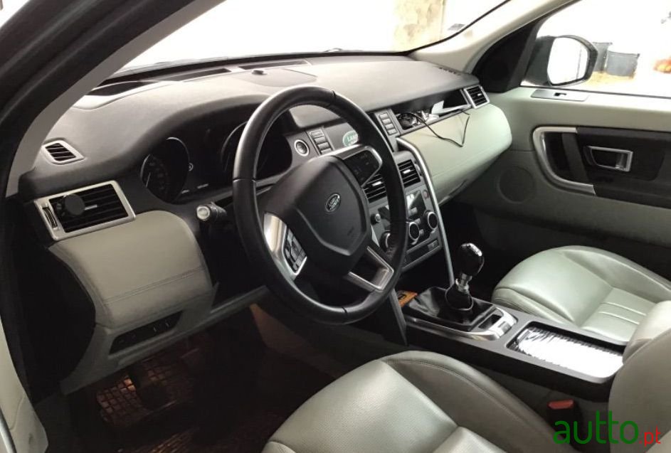 2017' Land Rover Discovery Sport photo #1