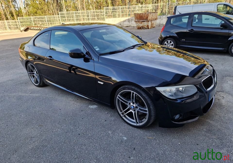 2011' BMW 320 photo #5