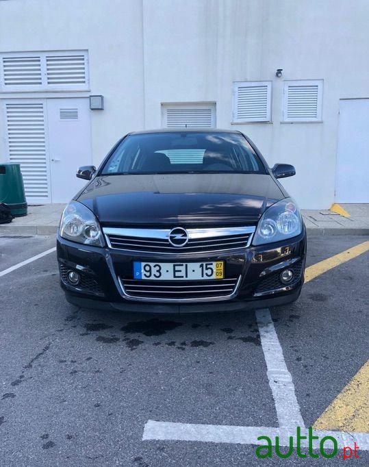 2007' Opel Astra photo #1