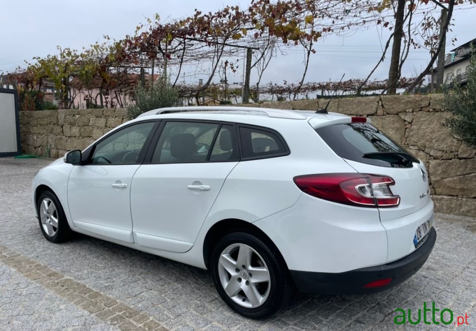 2014' Renault Megane Sport Tourer photo #5