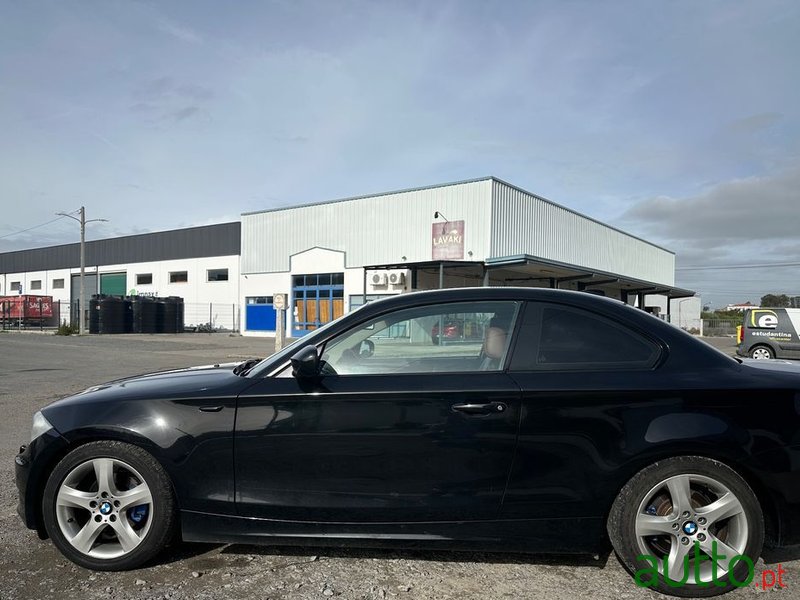 2010' BMW 118 D Coupe photo #1