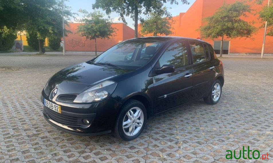 2007' Renault Clio photo #2