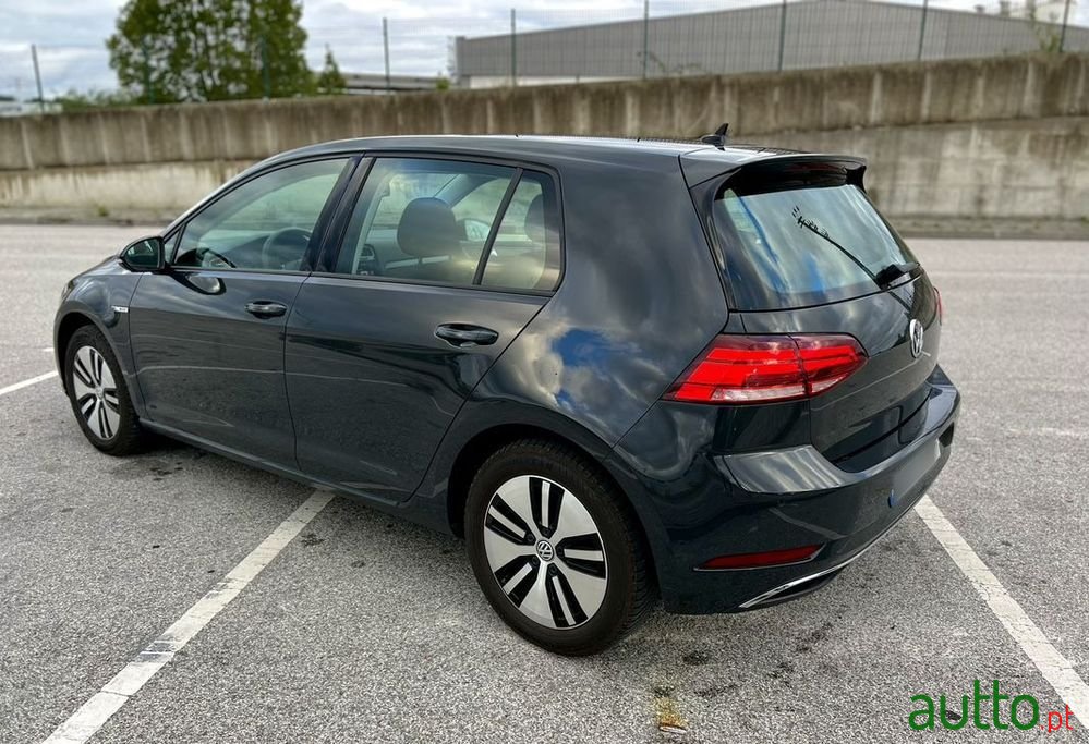2019' Volkswagen Golf E-Golf photo #6