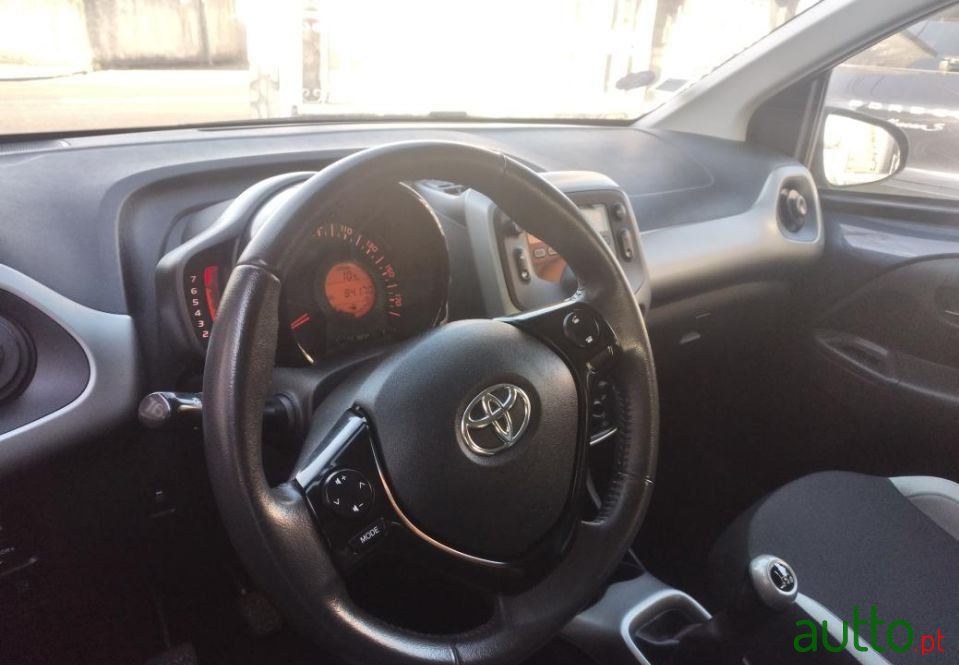 2015' Toyota Aygo photo #4