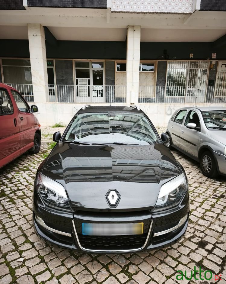 2014' Renault Laguna Break photo #1