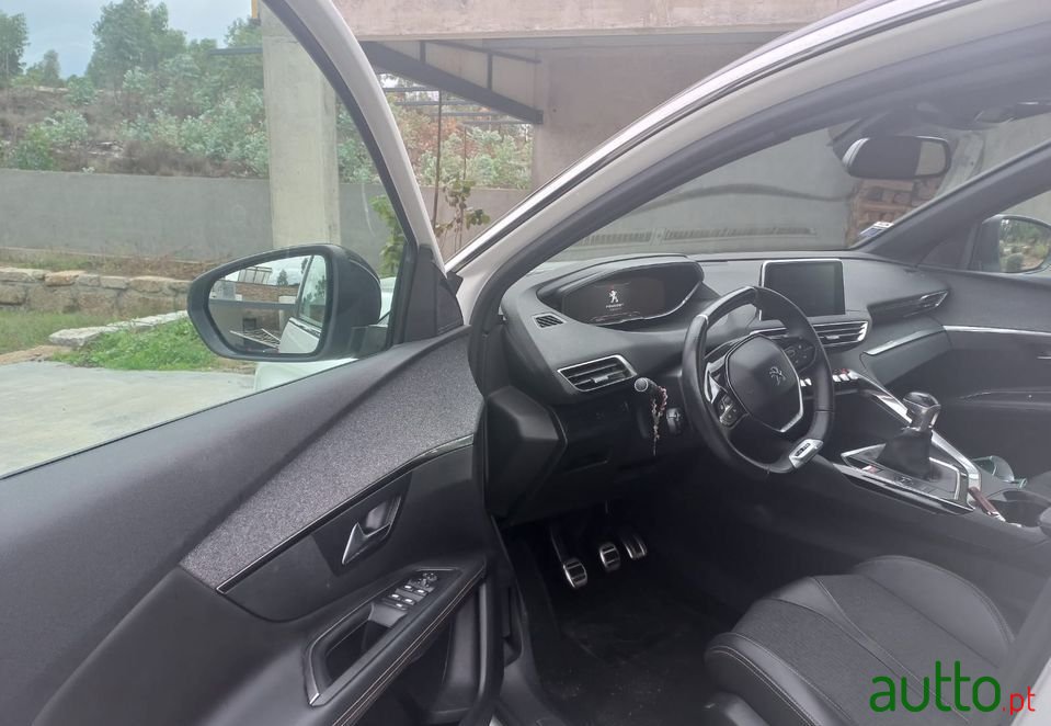 2018' Peugeot 3008 photo #2