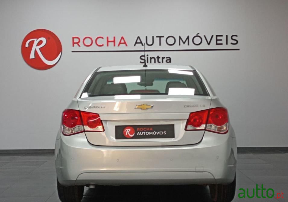 2011' Chevrolet Cruze photo #4