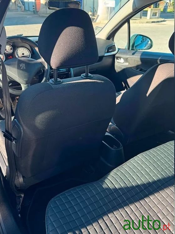 2010' Peugeot 207 photo #5