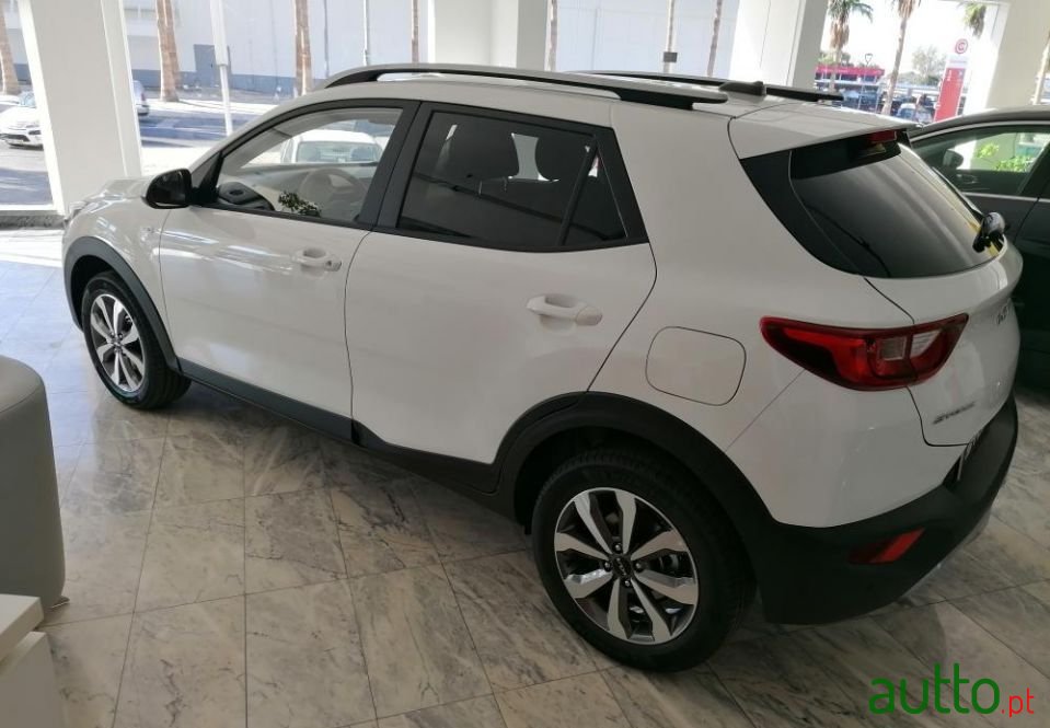 2021' Kia Stonic photo #4