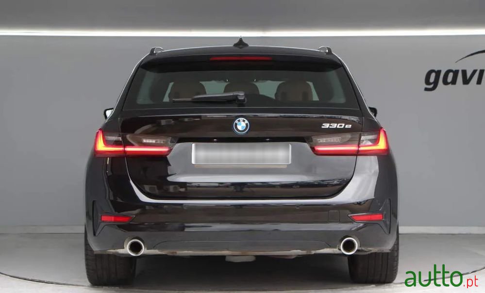 2022' BMW 330 E Touring Auto photo #5