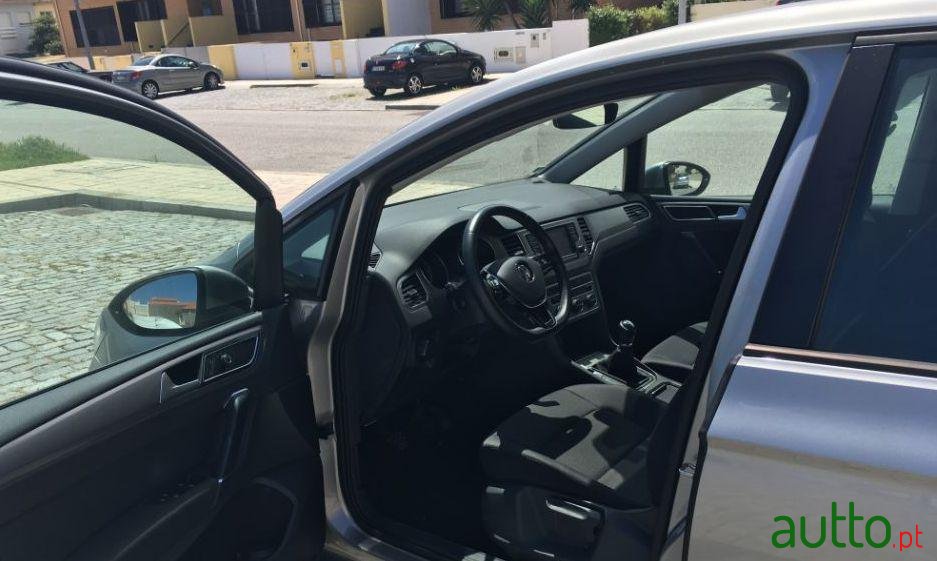 2016' Volkswagen Golf Sportsvan photo #2