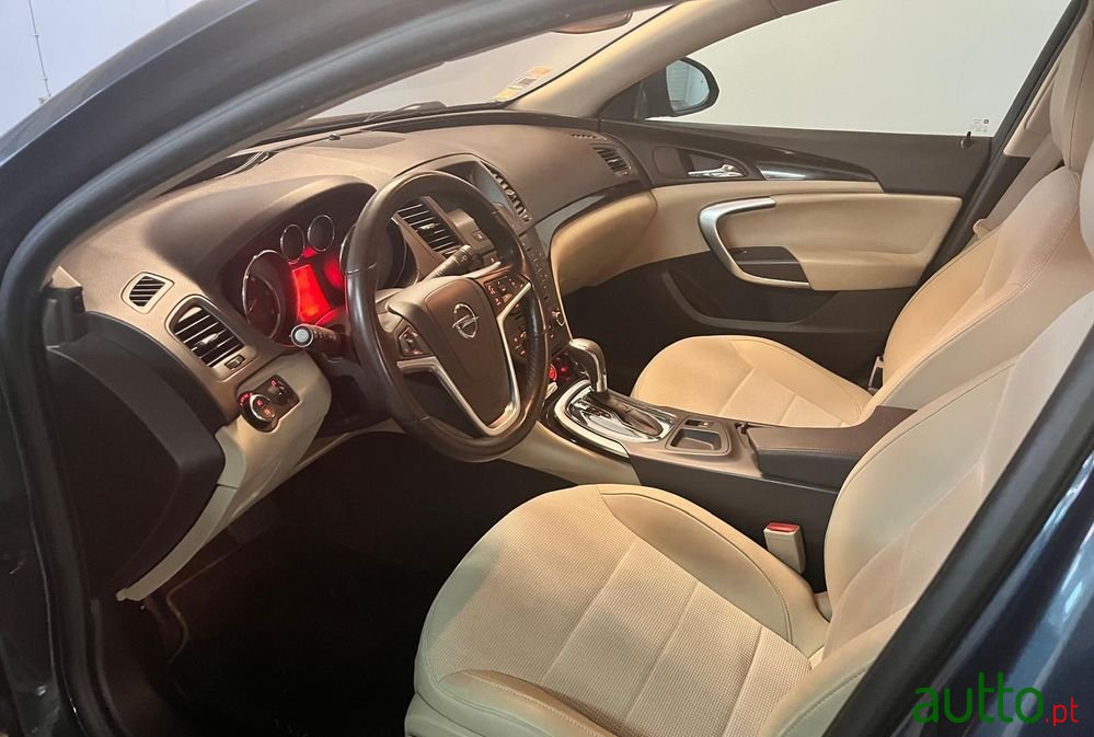 2011' Opel Insignia Sports Tourer photo #5