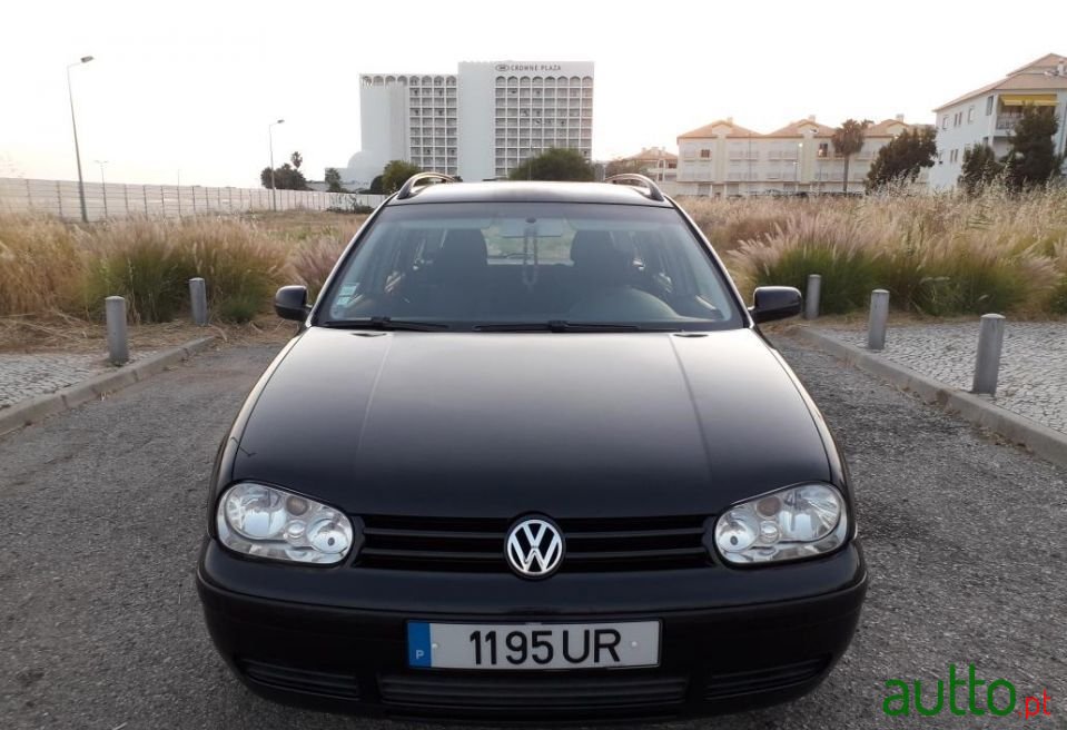 2003' Volkswagen Golf Variant photo #1