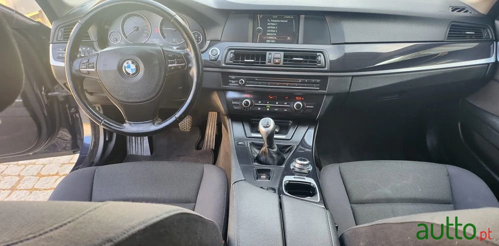 2011' BMW 520 photo #4