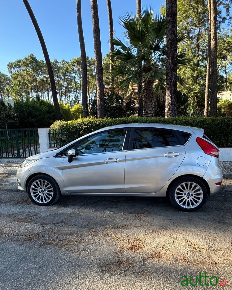 2011' Ford Fiesta 1.4 Tdci Techno photo #4