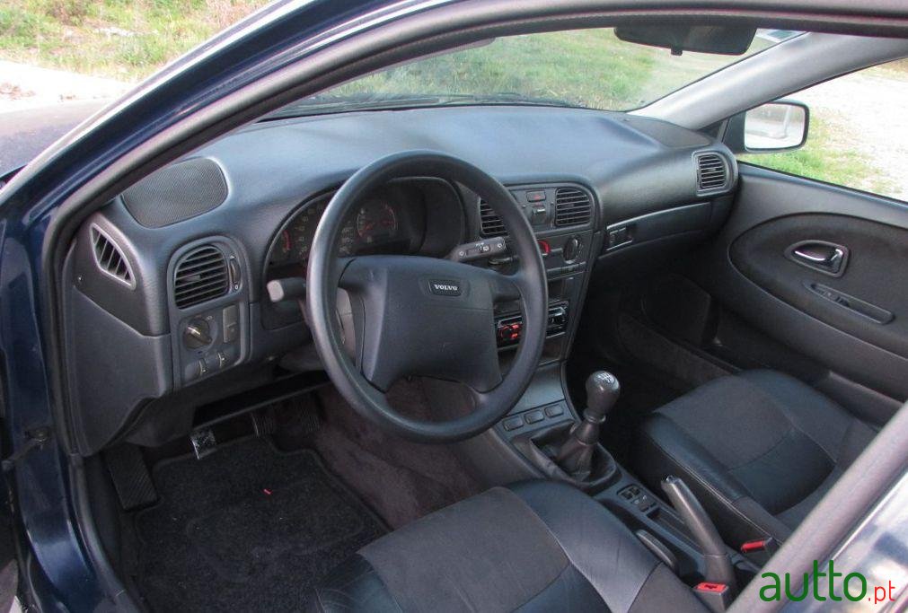 1998' Volvo V40 1.9 Td photo #3