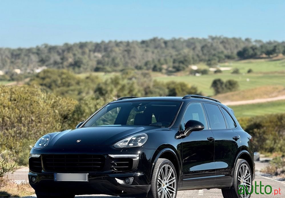 2015' Porsche Cayenne photo #1