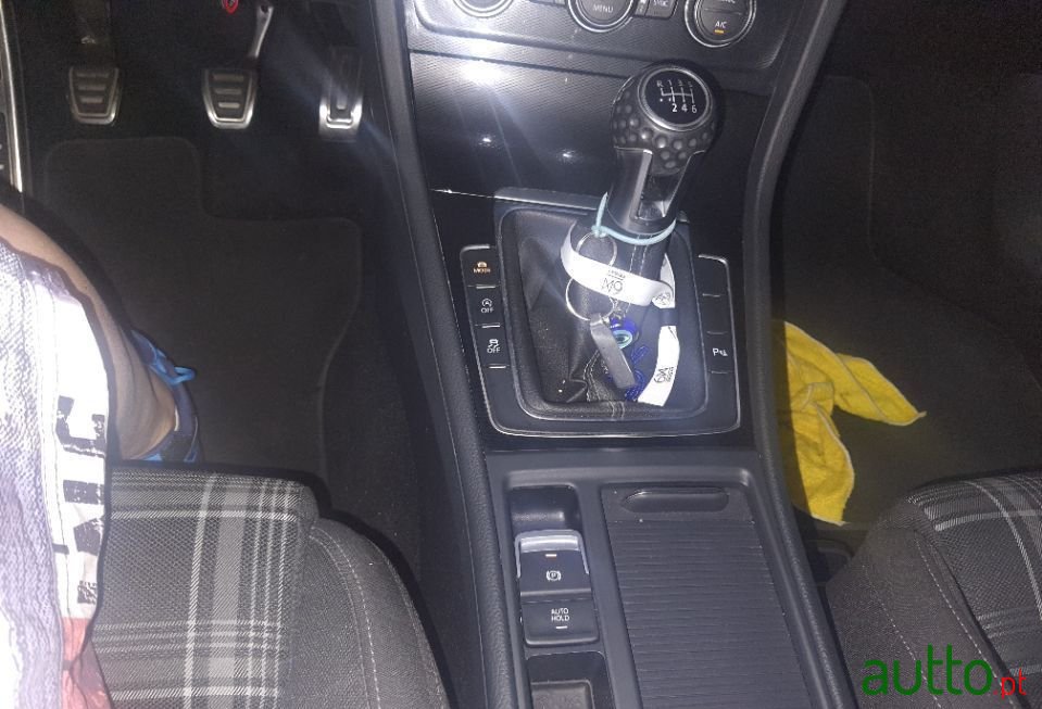 2016' Volkswagen Golf photo #2