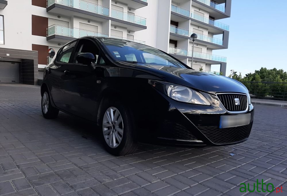 2010' SEAT Ibiza photo #2