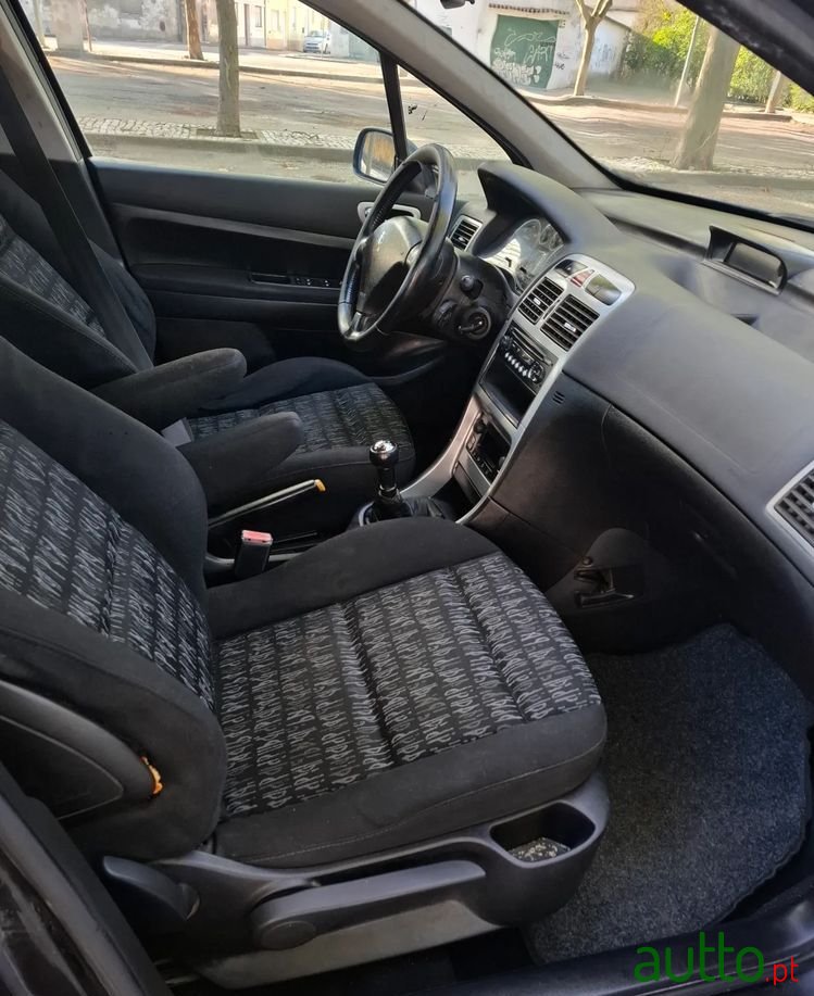 2005' Peugeot 307 Break photo #5