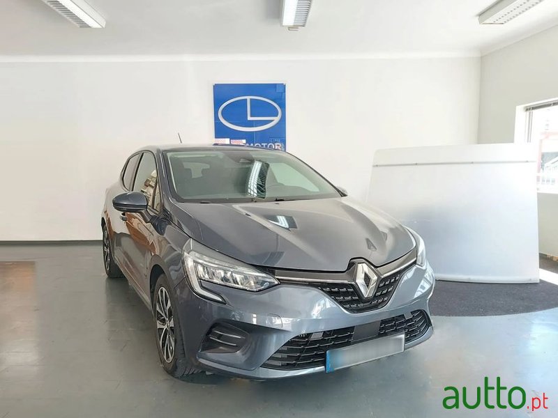 2021' Renault Clio photo #1