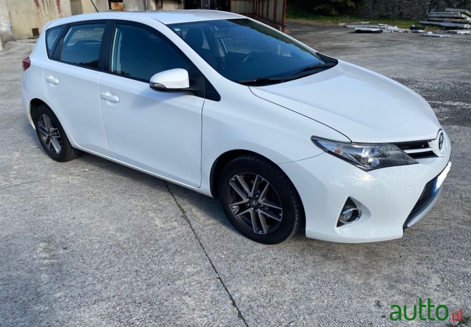 2014' Toyota Auris photo #1