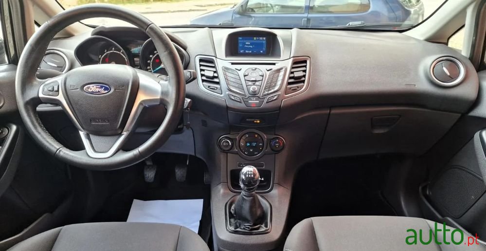 2017' Ford Fiesta photo #5