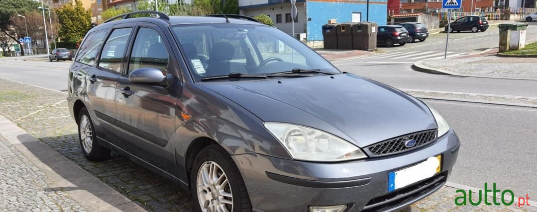 2002' Ford Focus Sw photo #1