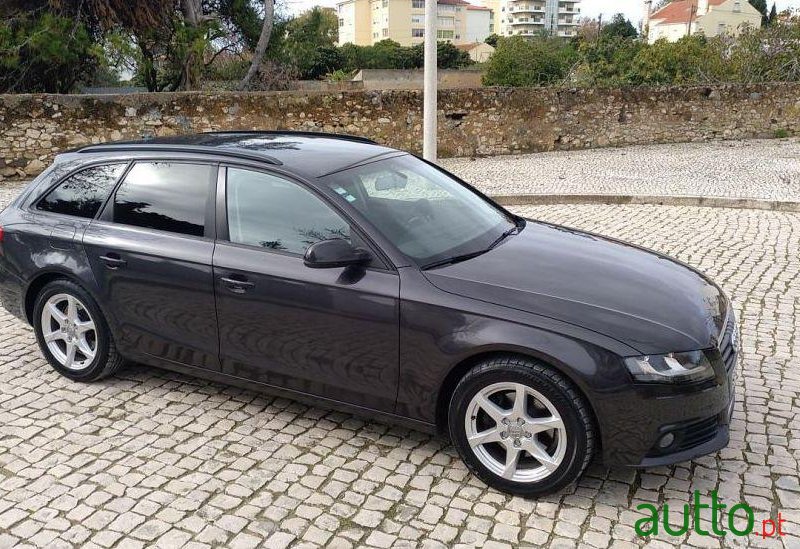 2011' Audi A4 Avant photo #4