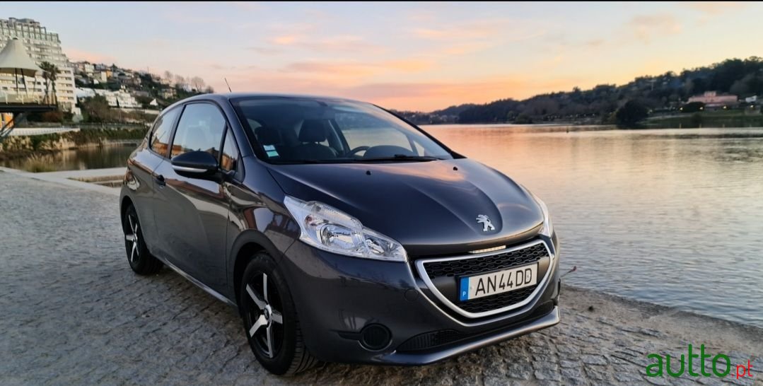 2012' Peugeot 208 photo #5