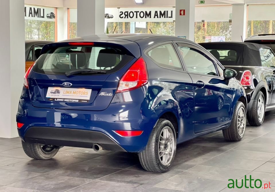 2015' Ford Fiesta photo #4