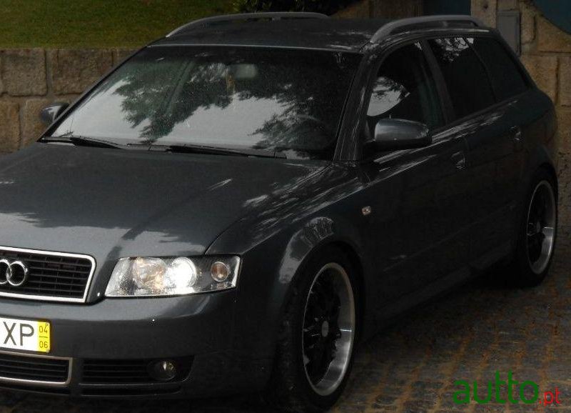 2004' Audi A4 Avant photo #2