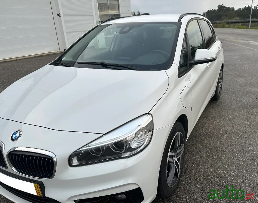 2017' BMW 225Xe Active Tourer photo #4