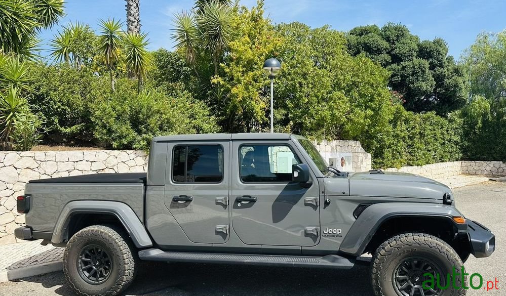 2021' Jeep Gladiator 3.0 Crd Overland At8 photo #2