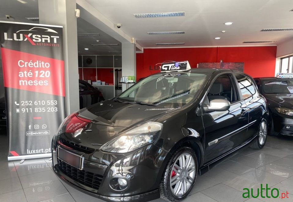 2011' Renault Clio photo #2