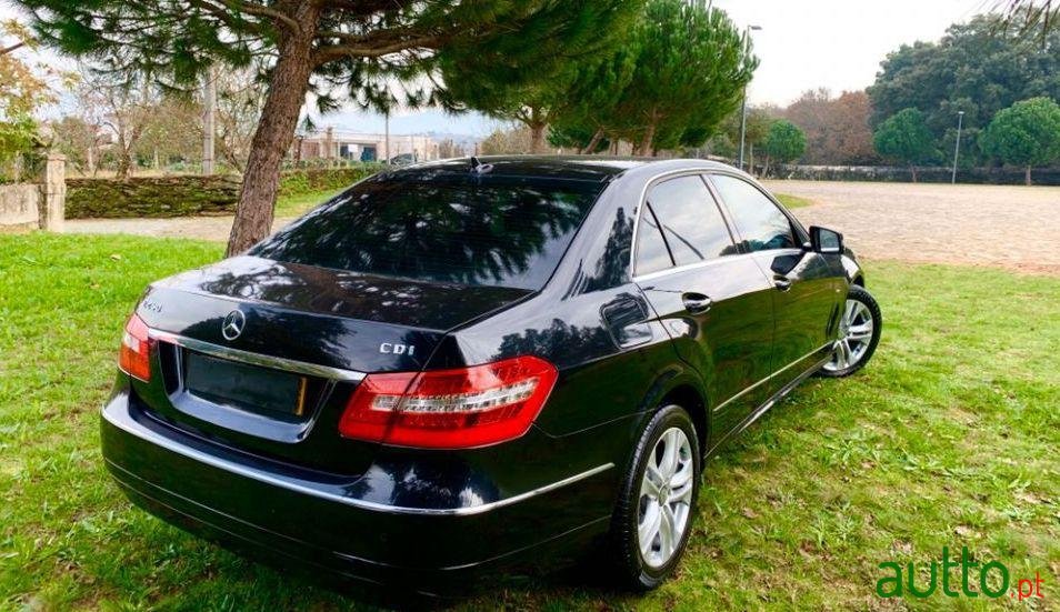 2010' Mercedes-Benz E-250 photo #4