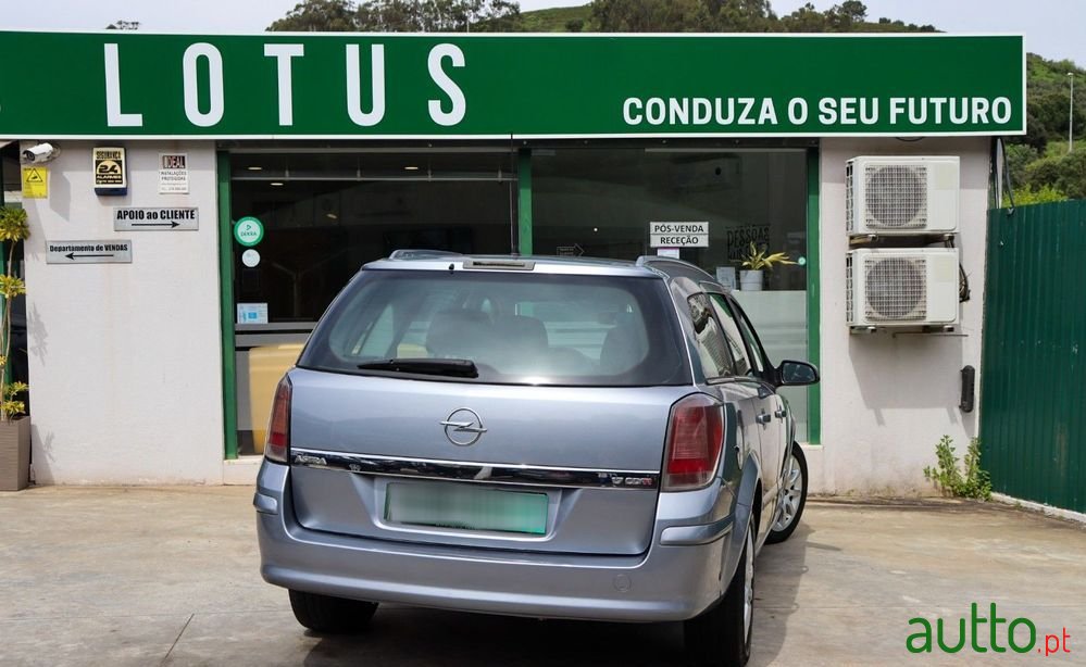 2004' Opel Astra Caravan photo #6