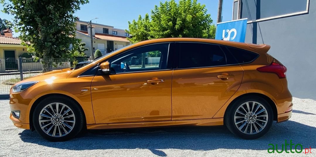 2017' Ford Focus photo #3