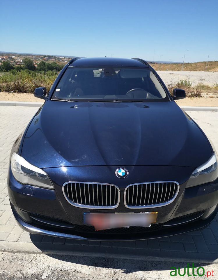2012' BMW 520 Gran Turismo photo #3