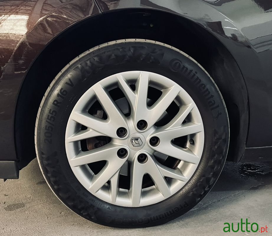 2012' Renault Megane Sport Tourer photo #3