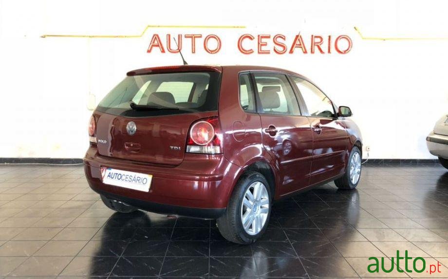 2005' Volkswagen Polo Highline photo #1