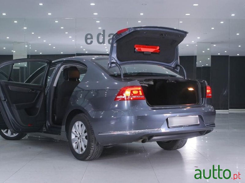 2013' Volkswagen Passat photo #5
